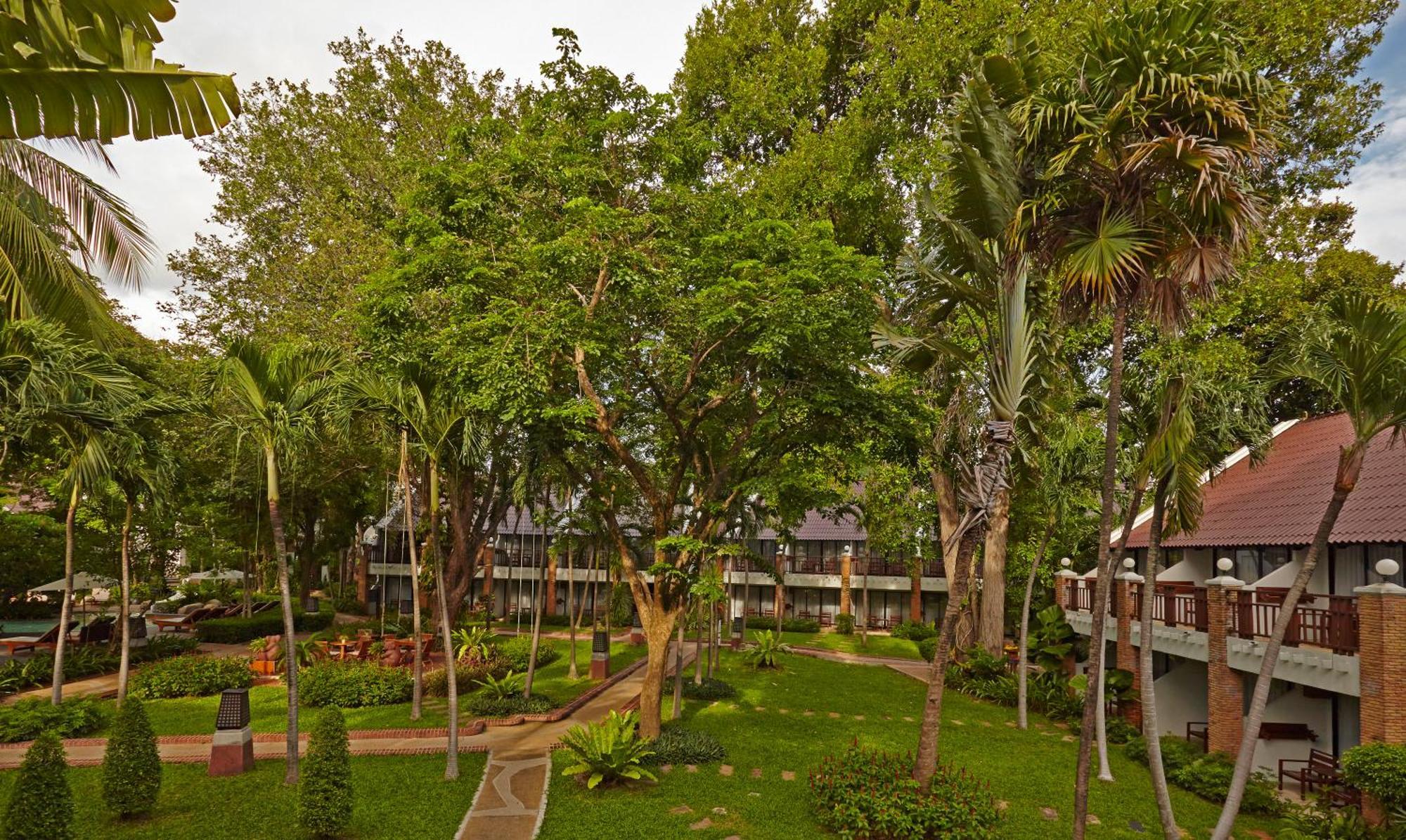 Woodlands Hotel And Resort Pattaya Bagian luar foto